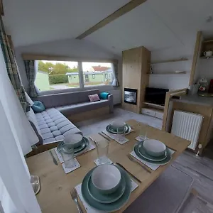 Woofles Luxury Caravan At Lido Apartment
